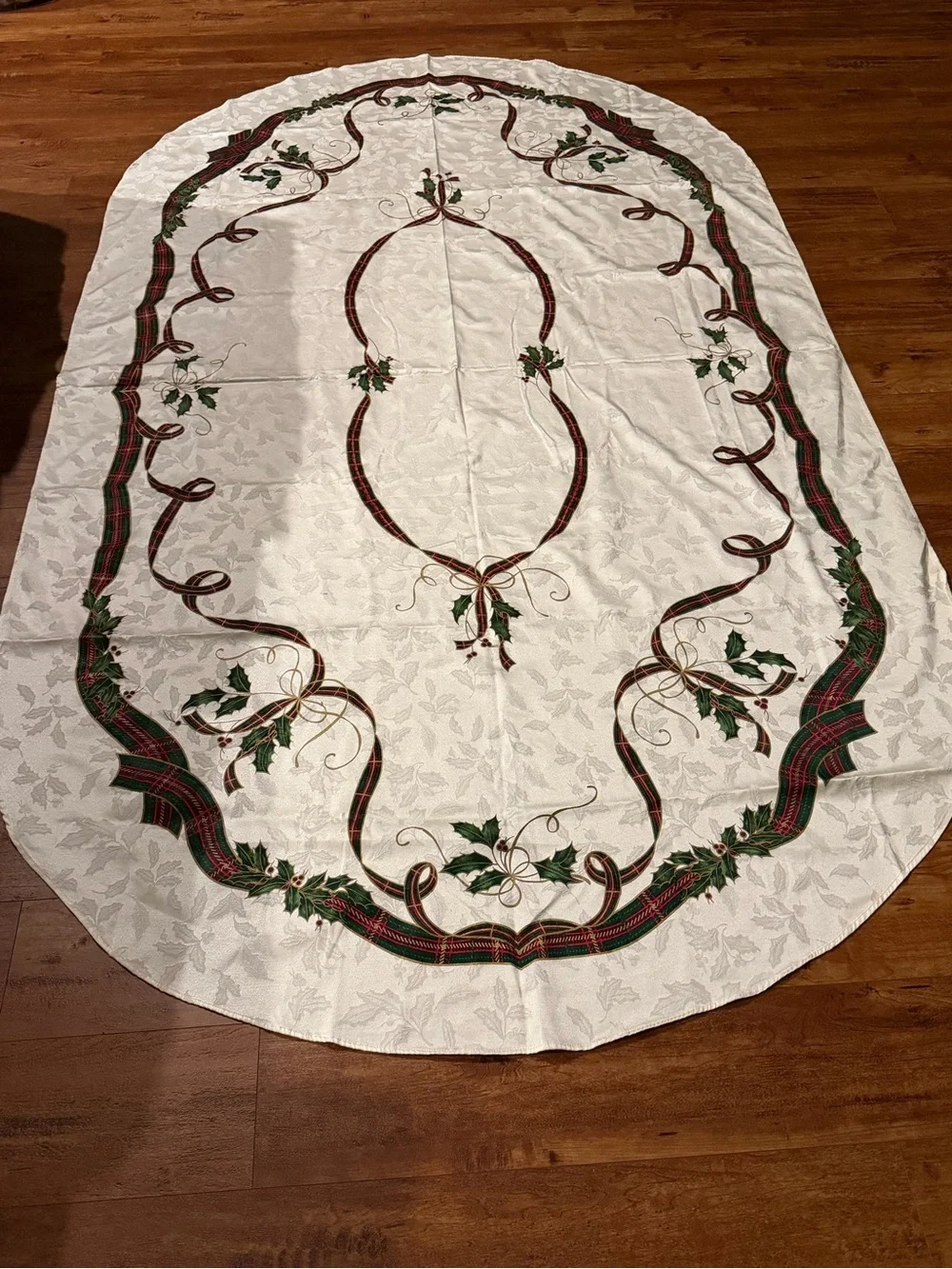 Lenox Holiday Nouveau Tablecloth 60x104 Oval Oblong Christmas Ivory Damask Holly
